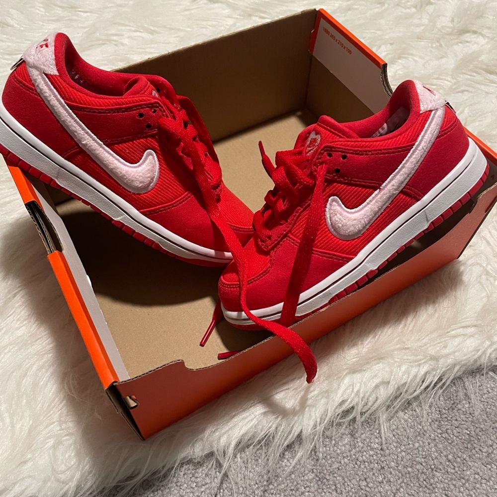 Red valentine kid dunks size 11c